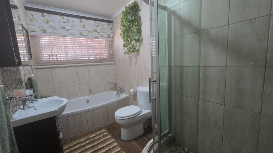 4 Bedroom Property for Sale in Safari Gardens North West